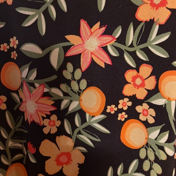 Super cute Lula roe - Picture 2 of 5